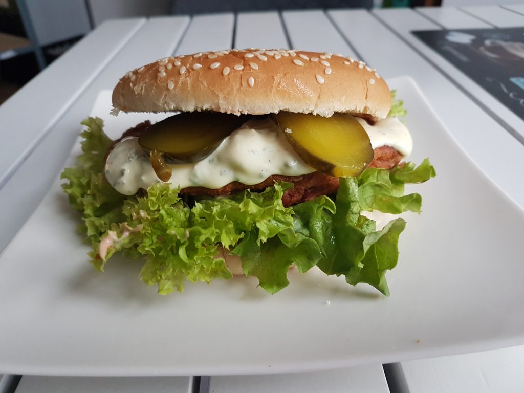 Backfischburger "De Danske"
eine Version von den besten Matjesbrötchen in Kiel.